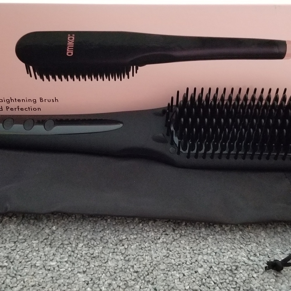 Amika Straightening Brush